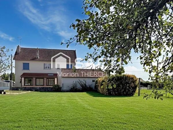 Maison à rénover avec belle parcelle de terrain de plus de 4000m² donnant sur le canal d'Orléans