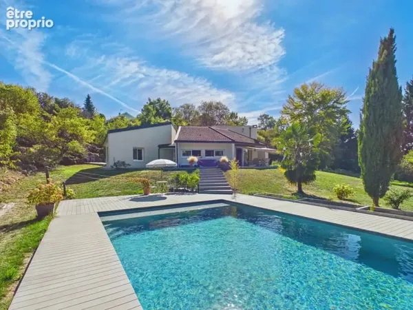 Maison d'architecte rénovée en bordure de golf