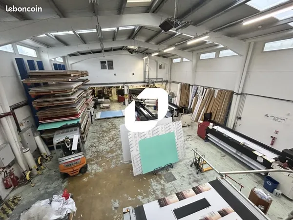 Local d'activité 1 176 m²