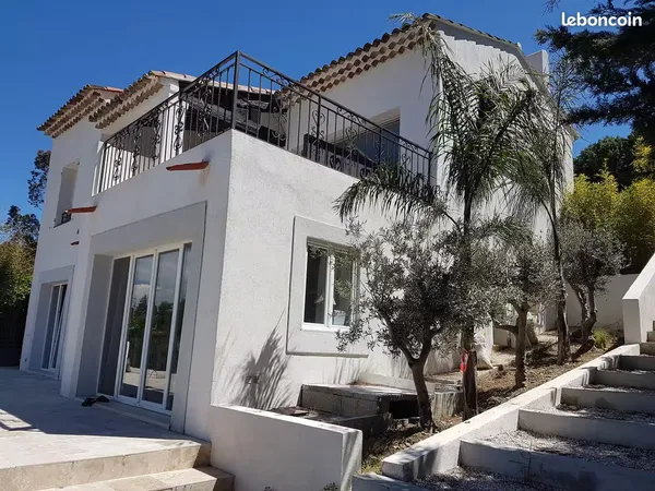 Villa meublée à Super Cannes - piscine et vues panoramiques