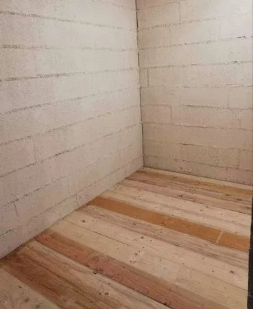 Box garde meuble 4m2 pour garder vos meubles et archives, au sec, video surveillance. Idéal pour can