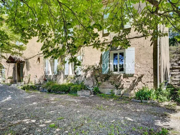 Maison 8 pièces 250 m²
