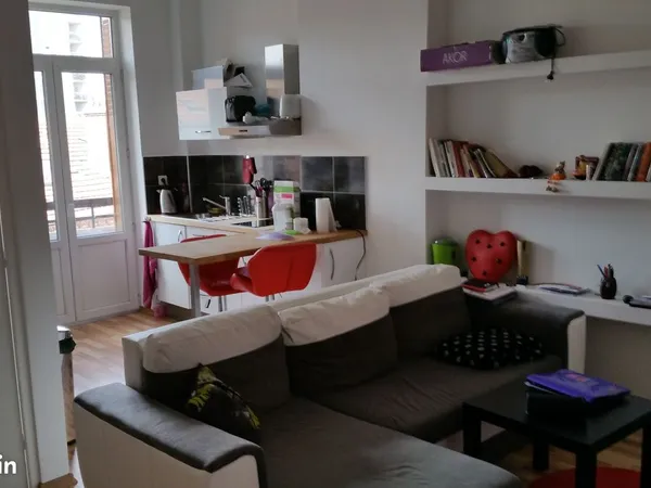 A louer F1 sejour ,cuisine ouverte, chambre ,salle de bain