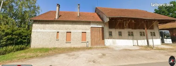 Corps de ferme avec dépendances et 8 500 m² de terrain - Girmont (88150)