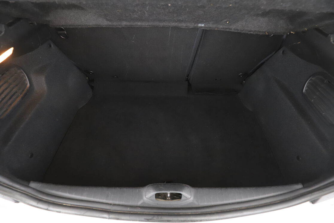 Peugeot 208 1.2 PureTech Allure — photo 16