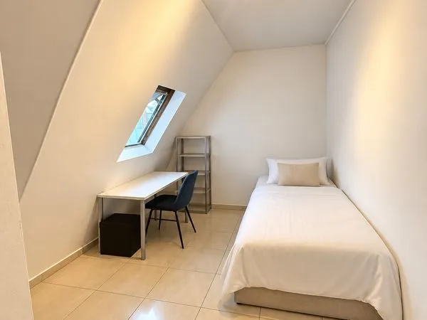 Studio meublé 12 m² - Paris 17e 550 CC Rue Ampère