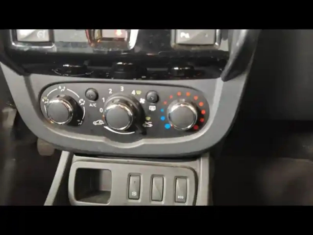 Dacia Duster 1.5 dci 110ch black touch 4x2 + attelage — photo 25