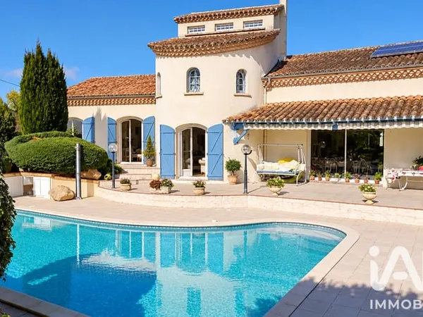 Maison 7 pièces 220 m²