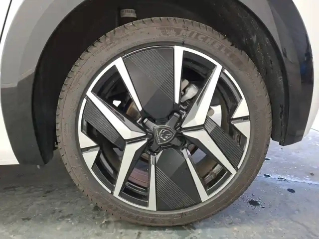 Peugeot 208 hybrid 110 e-dcs6 — photo 33