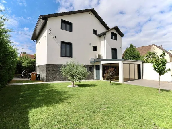 Maison 7 pièces 222 m²