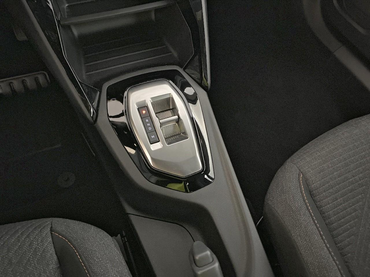 Peugeot 2008 hybrid 145 e-dcs6 style — photo 17