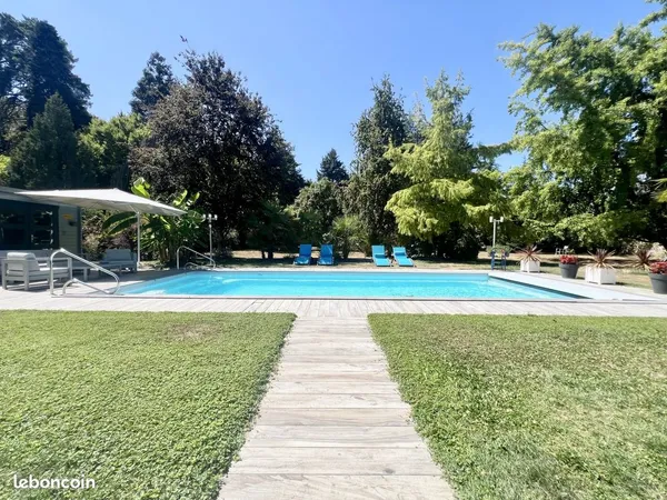 Villa 6 pièces 196 m²