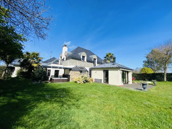 Maison 10 pièces 252 m²