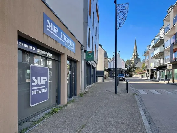 PLOEMEUR - Local commercial en hyper-centre