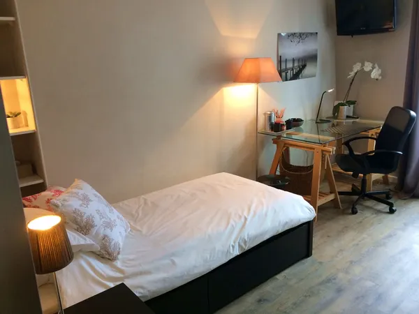 Loue jolie chambre meublée 12m² - Paris 17ème
