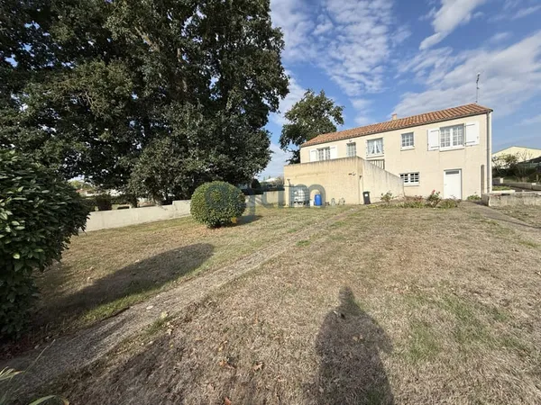 Saint Hilaire de Loulay - 4 chambres - Sous-sol - Jardin