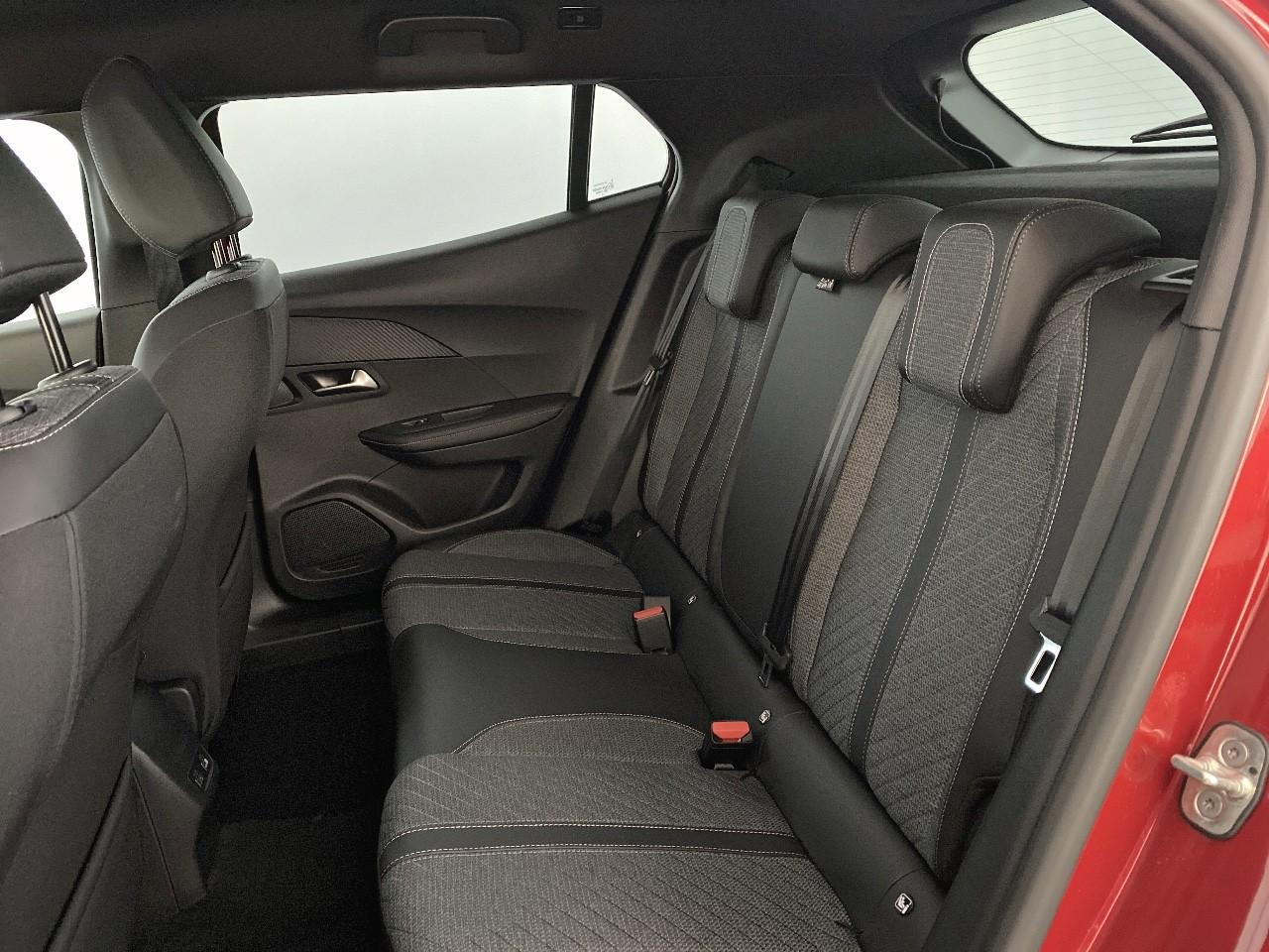 Peugeot 2008 hybrid 145 ch e-dcs6 allure — photo 10