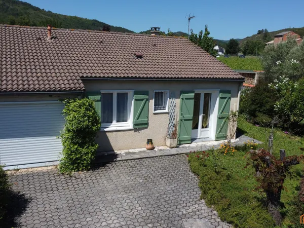 Charmante villa plain pied T4 de 80m² avec garage et jardin arboré