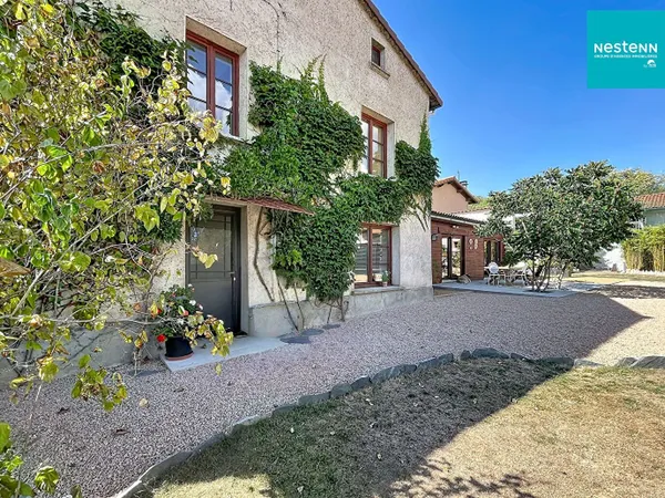 RARE À LA VENTE À MARCILLY-LE-CHÂTEL - UN BIEN ATYPIQUE PLEIN DE CHARME