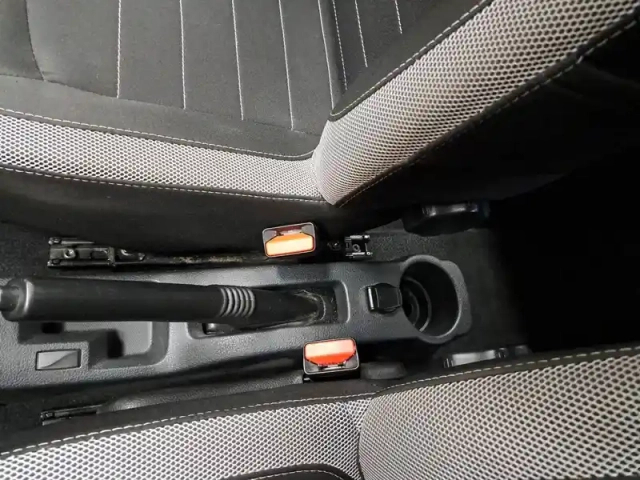 Dacia Sandero sce 75 — photo 112
