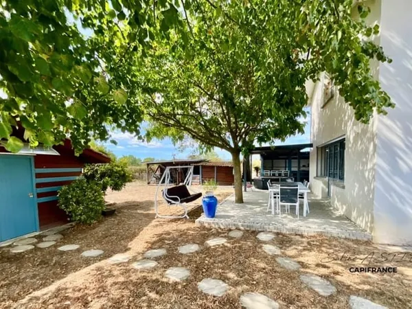 MONTCEAUX - Maison familiale de 136 m² environ - 3 chambres et espace indépendant climatisé - Terrai
