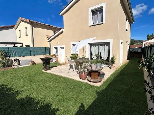 Vends maison Maclas 80 m2 de 2019 mitoyenne par le garage