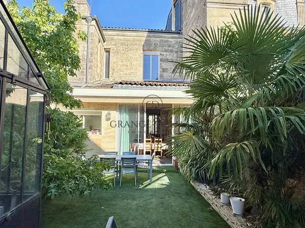 BORDEAUX SAINT-SEURIN - Maison en pierre aux belles prestations avec 3 chambres et Jardin