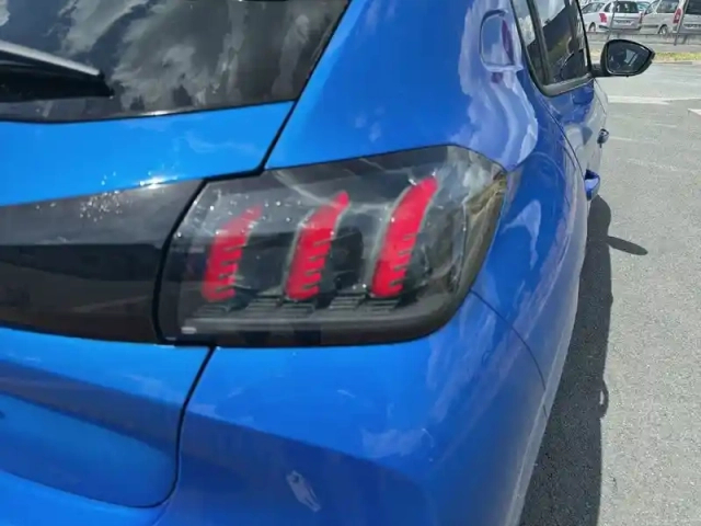 Peugeot 208 puretech 100 s&amp;s eat8 — photo 17