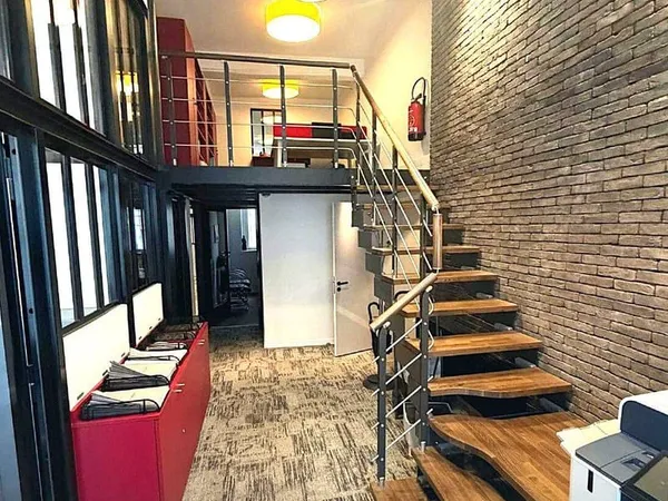 Bureaux 196 m²