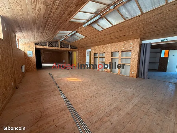 Entrepôt 294 m² HERPY L ARLESIENNE