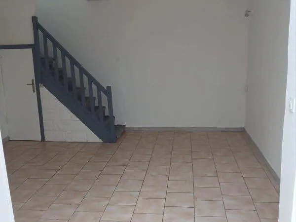 Maison avec Terasse, sous-sol et stationnement
