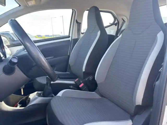 Toyota Aygo 1.0 vvt-i x-play — photo 16