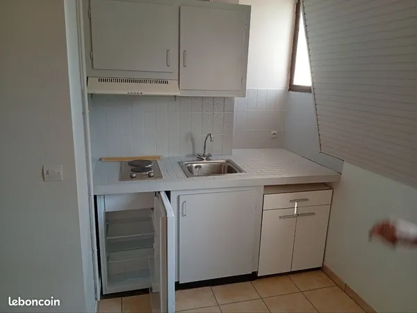 À LOUER - STUDIO 23 m² - DAMVILLE CENTRE - PLEIN SUD & AU CALME