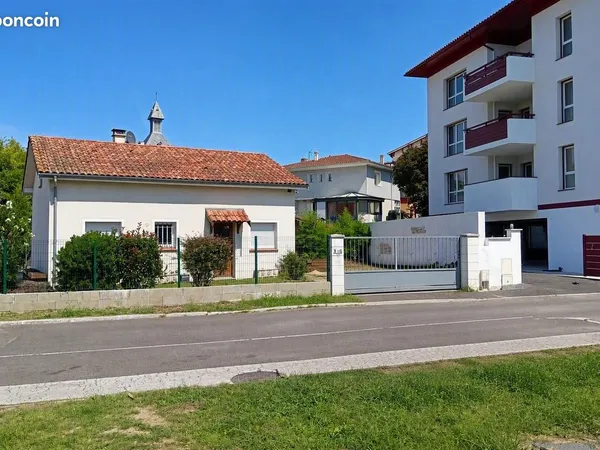 Maison à Parentis-en-Born plein centre à côté des écoles