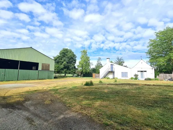 Domaine avec revenus locatifs et grands volumes à Brissac Loire Aubance
