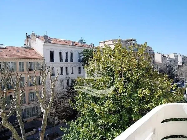 Appartement 4 pièces NICE- Bd Victor Hugo