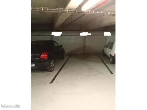 Emplacement de parking pour voiture