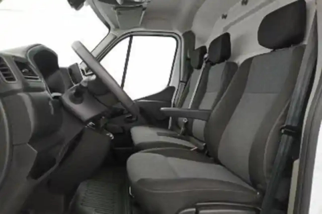 Renault Master fourgon fgn trac f3500 l2h2 blue dci 135 confort — photo 10