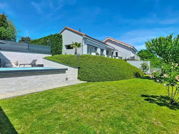 Maison 8 pièces 233 m²