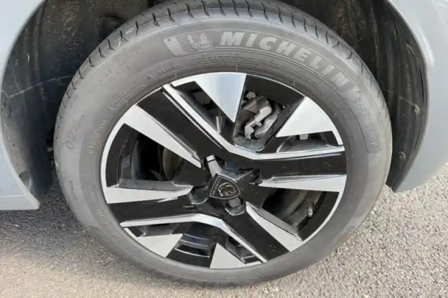 Peugeot 208 hybrid 110 ch e-dcs6 — photo 12