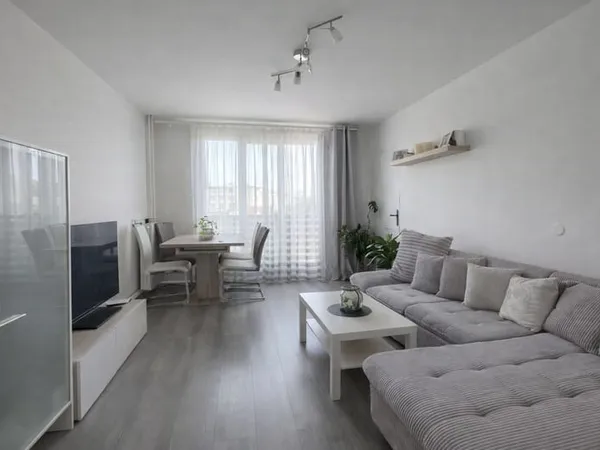 F4 lumineux de 67 m² avec box et cave