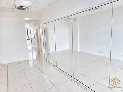 À LOUER - BUREAUX DE STANDING - 128 m²- BAIE MAHAULT (971)