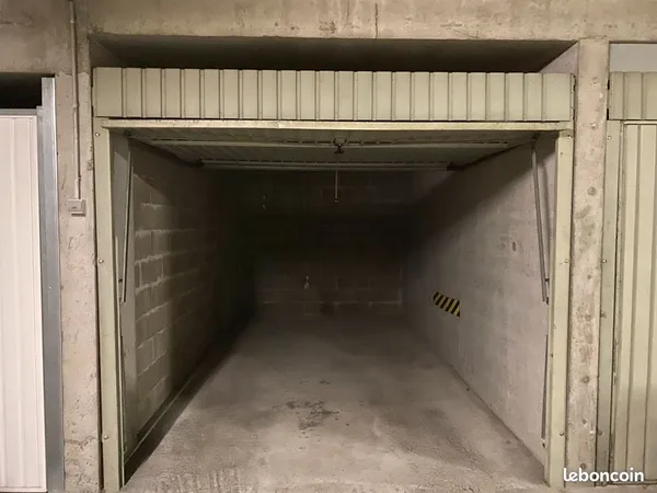 Garage au sous sol sécurisé aux Charpennes