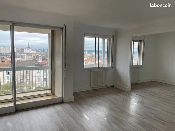 Location Appartement F3/F4 - 6ème étage - 94 m2 - Proximité Hôtel de Ville - Exposition est/ouest