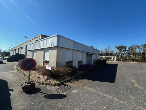 Local d'activité 950 m²