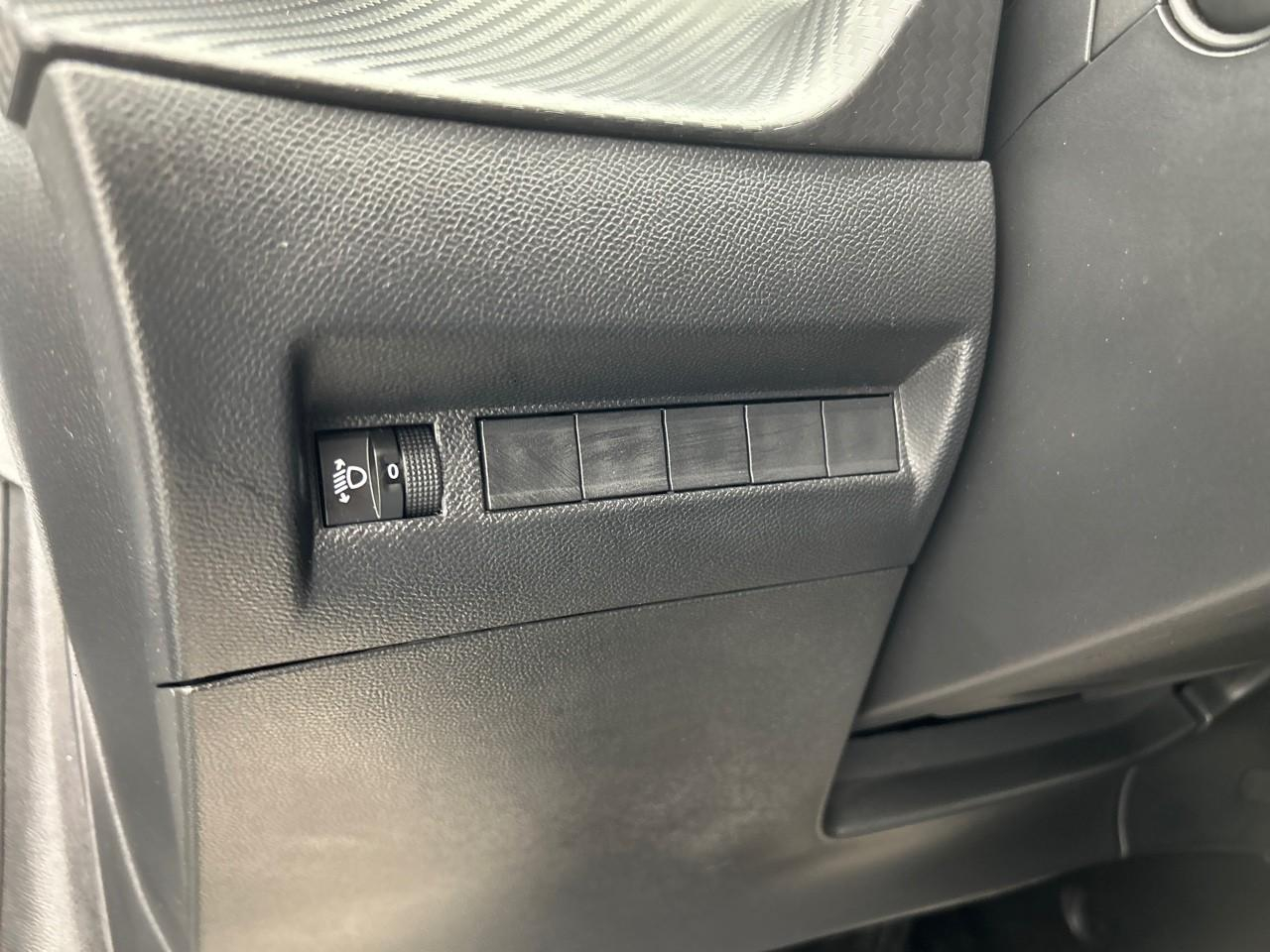 Peugeot 208 100 s&s bvm6 business — photo 21