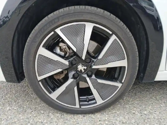 Peugeot 208 electrique 50 kwh 136ch gt — photo 15