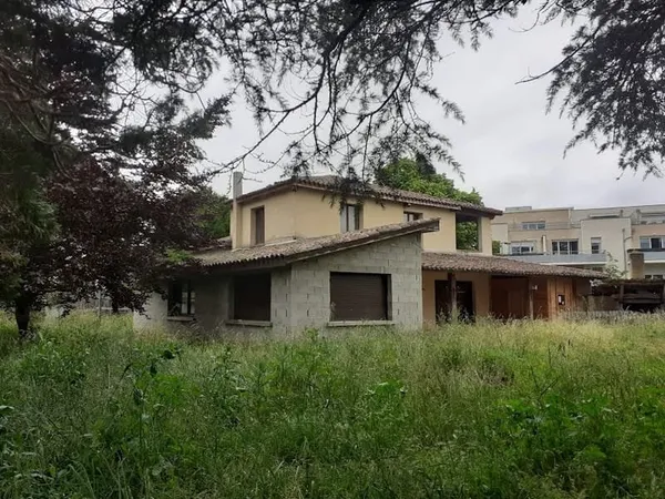 Maison 15 pièces 320 m²