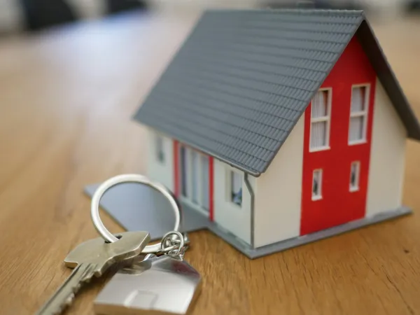 Logement : l'Insee confirme que son poids recule dans le budget des ménages depuis dix ans, sauf pour les plus modestes