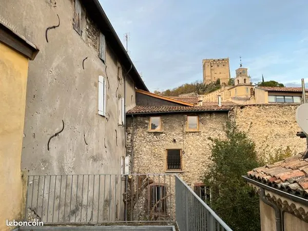 Appartement meublé 45 m2(carrez 30 m2 )avec terrasse 18 m2e